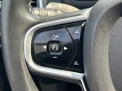 2017 Volvo XC90 T6 Momentum