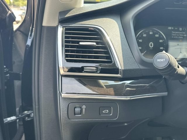 2017 Volvo XC90 T6 Momentum