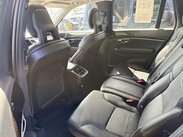 2017 Volvo XC90 T6 Momentum