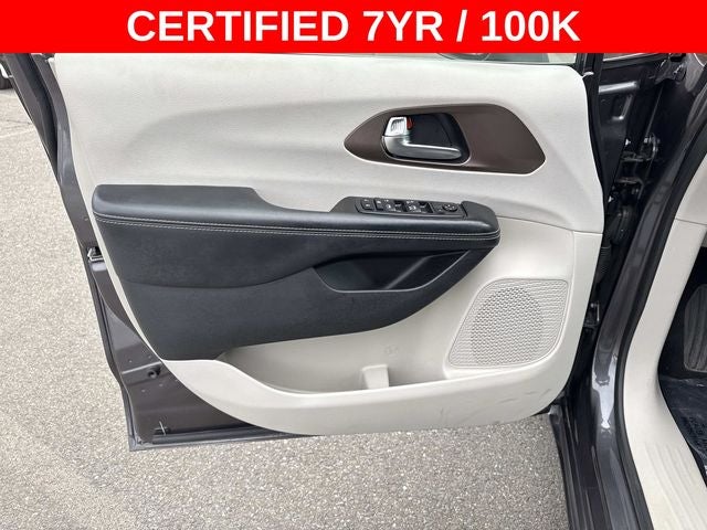 2020 Chrysler Voyager LX