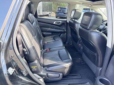 2017 Nissan Pathfinder Platinum