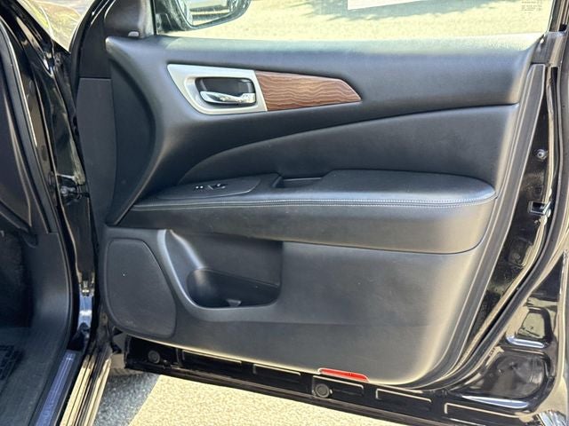 2017 Nissan Pathfinder Platinum