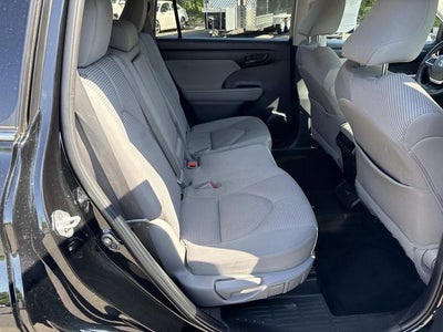 2022 Toyota Highlander LE