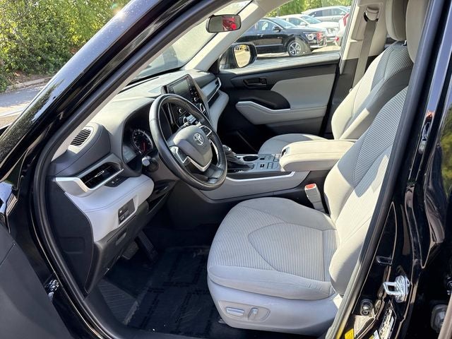 2022 Toyota Highlander LE