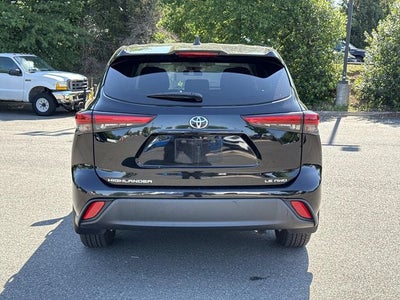 2022 Toyota Highlander LE
