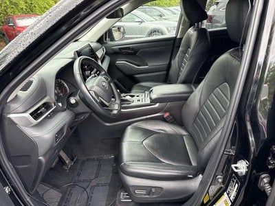 2022 Toyota Highlander LE