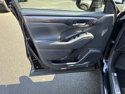 2026 Toyota Highlander Hybrid Platinum