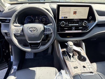 2026 Toyota Highlander Hybrid Platinum