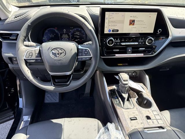 2026 Toyota Highlander Hybrid Platinum