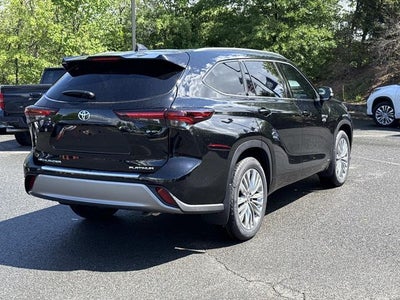 2026 Toyota Highlander Hybrid Platinum