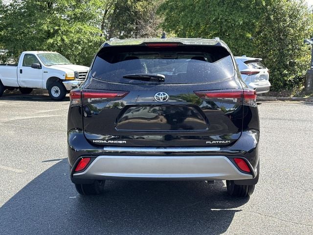 2026 Toyota Highlander Hybrid Platinum