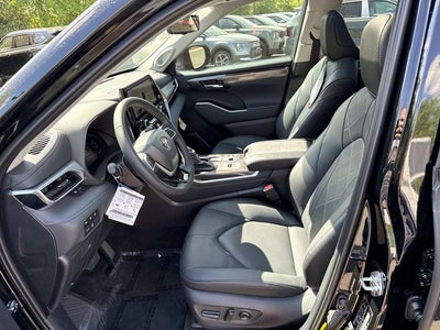 2026 Toyota Highlander Hybrid Platinum