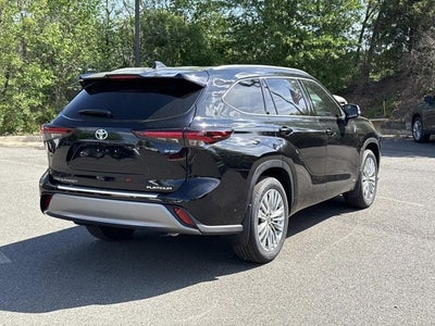 2026 Toyota Highlander Hybrid Platinum