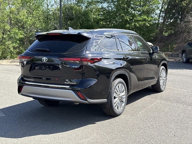 2026 Toyota Highlander Hybrid Platinum