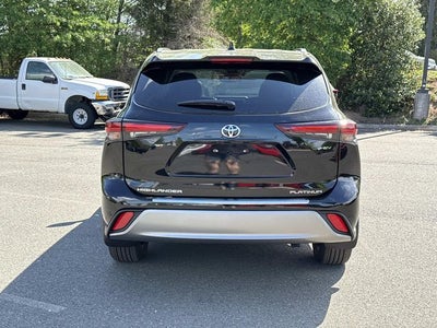 2026 Toyota Highlander Hybrid Platinum