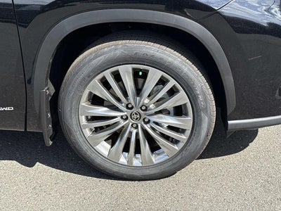 2026 Toyota Highlander Hybrid Platinum