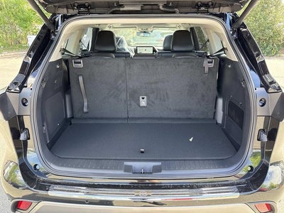 2026 Toyota Highlander Hybrid Platinum