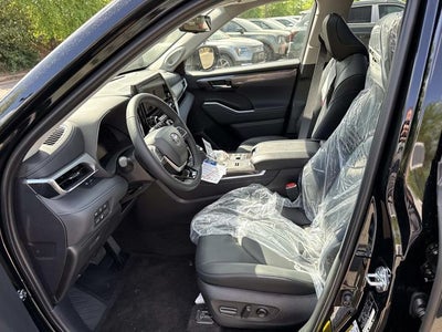 2026 Toyota Highlander Hybrid Platinum