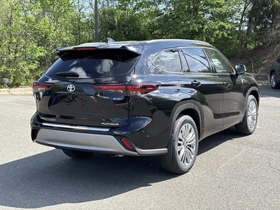 2026 Toyota Highlander Hybrid Platinum