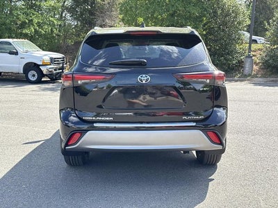2026 Toyota Highlander Hybrid Platinum