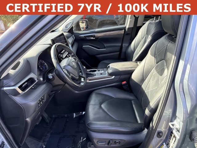 2021 Toyota Highlander Hybrid Platinum