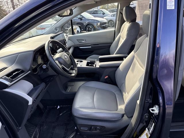 2022 Toyota Sienna XLE 7 Passenger