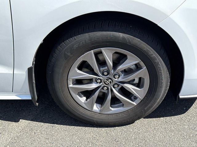 2024 Toyota Sienna XLE 7 Passenger