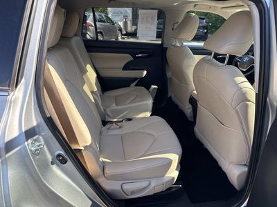 2024 Toyota Highlander Hybrid XLE