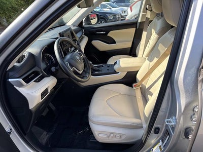 2024 Toyota Highlander Hybrid XLE