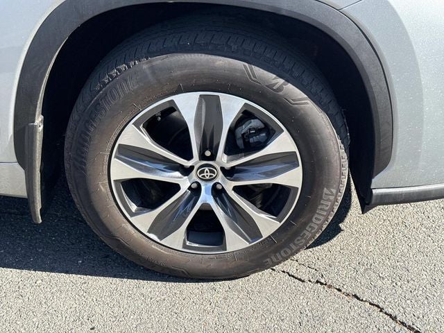 2024 Toyota Highlander Hybrid XLE
