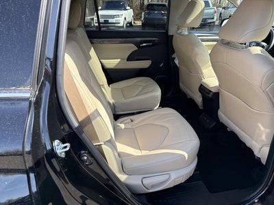 2023 Toyota Highlander Platinum