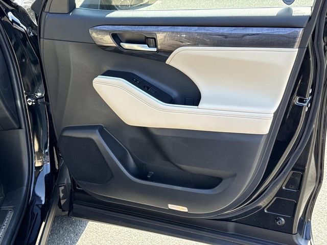 2023 Toyota Highlander Platinum