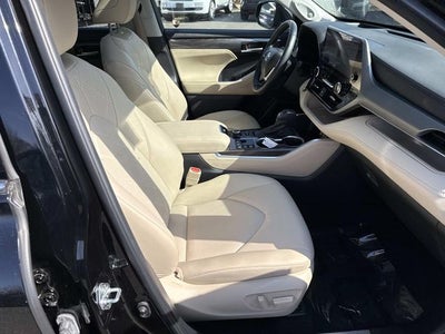 2023 Toyota Highlander Platinum