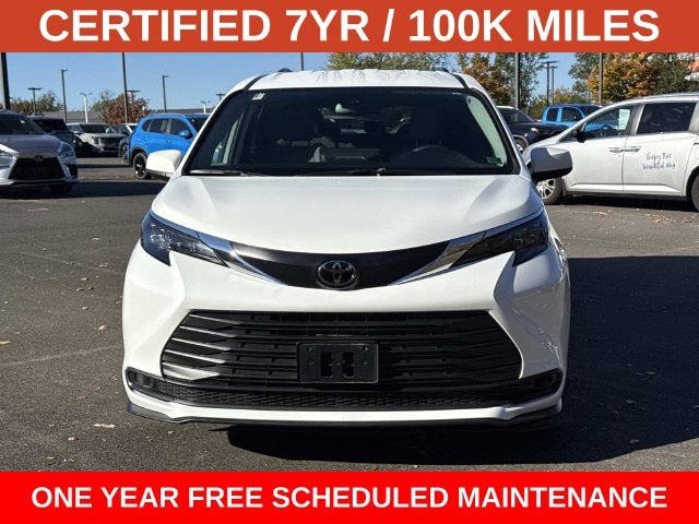 2026 Toyota Sienna LE 8 Passenger