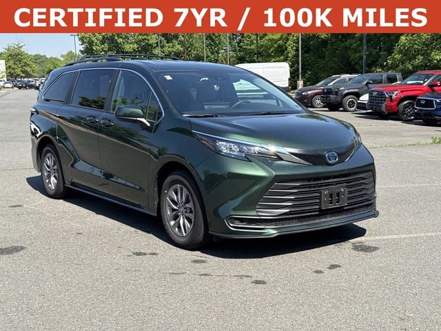 2025 Toyota Sienna LE 8 Passenger