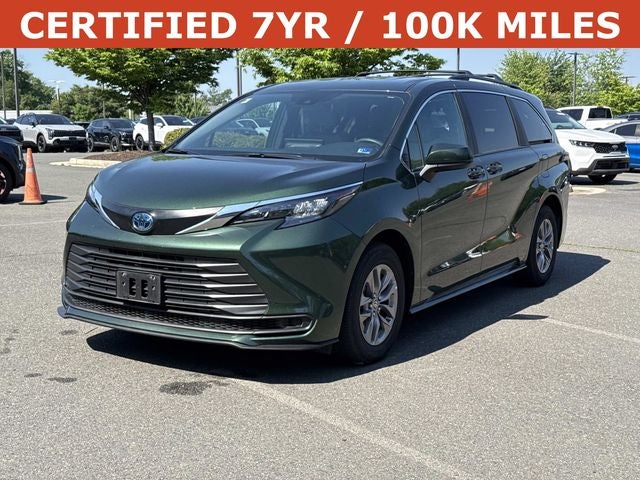 2025 Toyota Sienna LE 8 Passenger