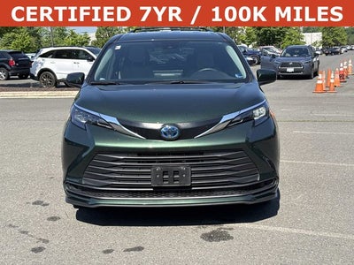 2025 Toyota Sienna LE 8 Passenger