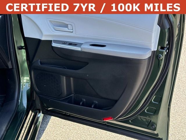 2025 Toyota Sienna LE 8 Passenger
