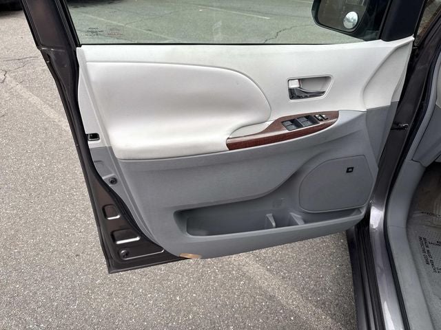 2011 Toyota Sienna XLE