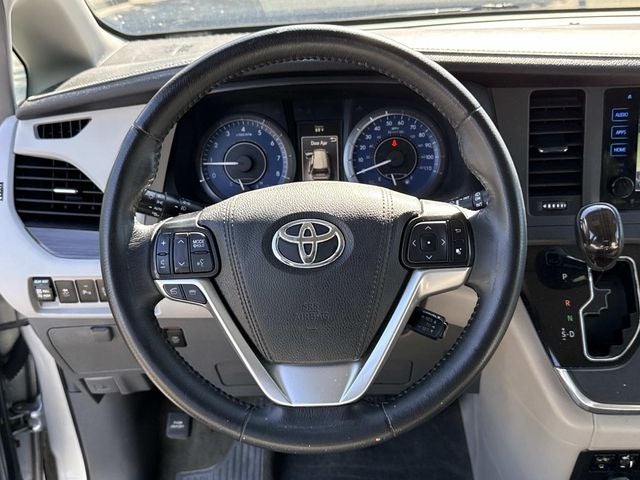 2015 Toyota Sienna XLE Premium 8 Passenger