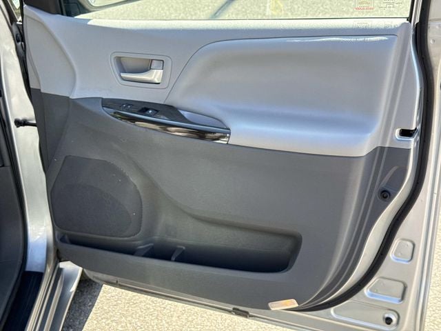 2015 Toyota Sienna XLE Premium 8 Passenger