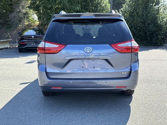 2016 Toyota Sienna XLE 8 Passenger