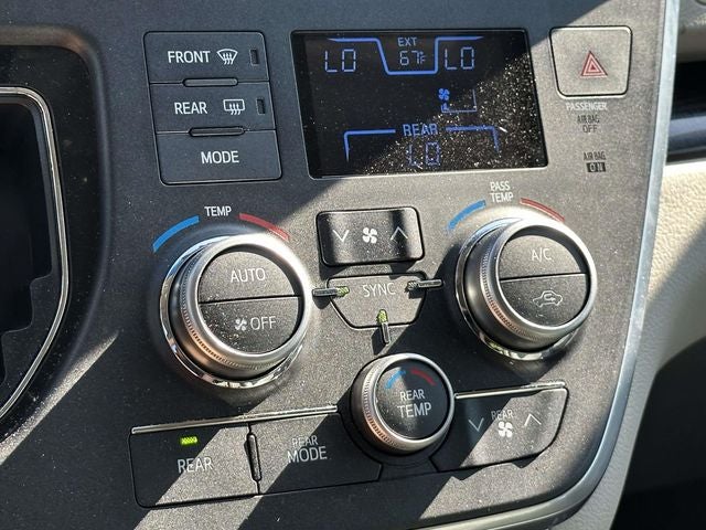 2015 Toyota Sienna XLE Premium 8 Passenger