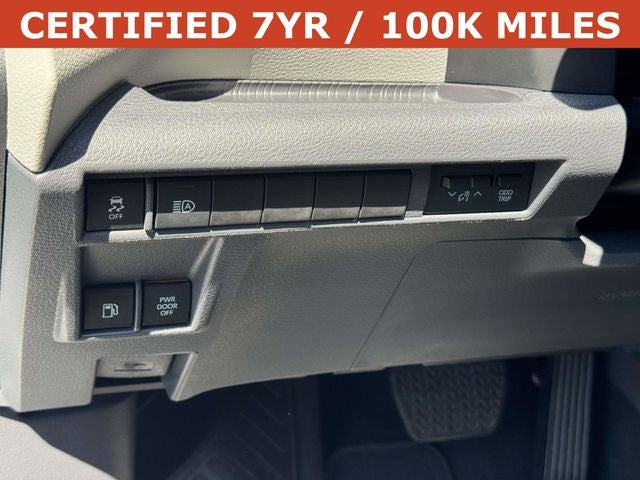 2023 Toyota Sienna XLE 8 Passenger