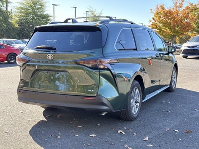 2026 Toyota Sienna XLE 8 Passenger
