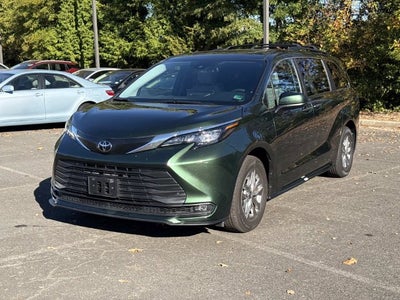 2026 Toyota Sienna XLE 8 Passenger