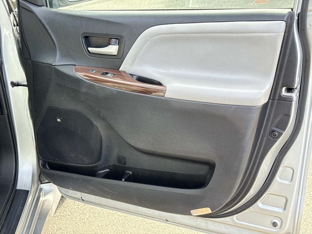 2020 Toyota Sienna Limited Premium 7 Passenger