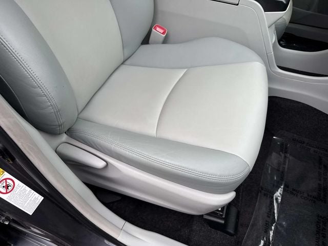 2013 Toyota Prius v Five