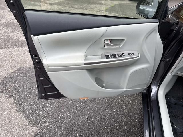 2013 Toyota Prius v Five