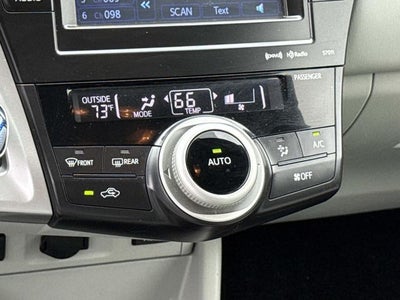 2013 Toyota Prius v Five